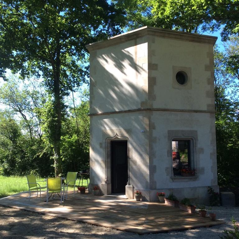 Hexagonal Tower For 2 With Shared Pool Βίλα Semur-en-Auxois Εξωτερικό φωτογραφία