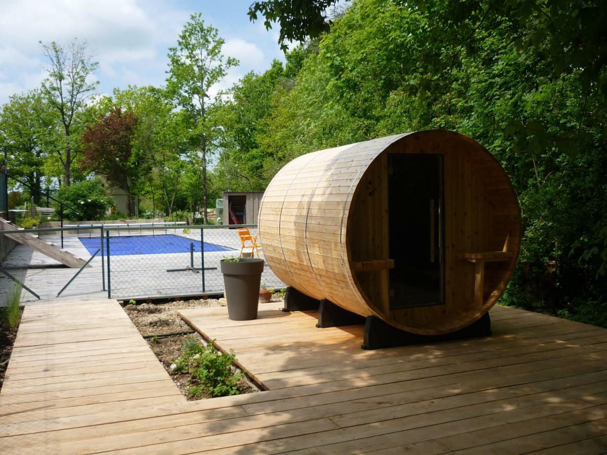 Hexagonal Tower For 2 With Shared Pool Βίλα Semur-en-Auxois Εξωτερικό φωτογραφία